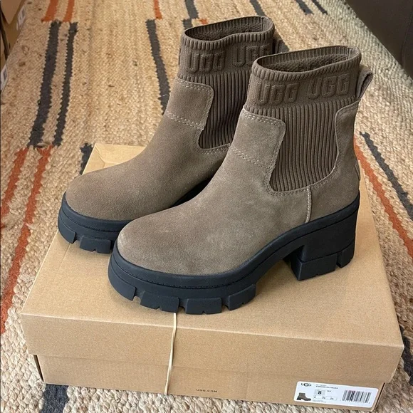 UGG Brooklyn Chunky Heel Boots - Picture 1 of 7